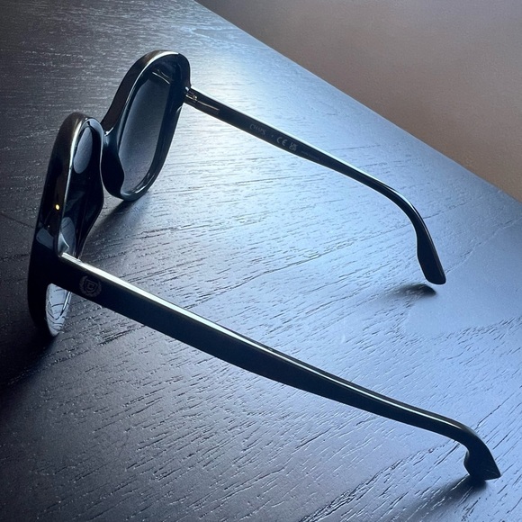 NWT CHAPS
55mm Oval Frame Black Sunglasses - Picture 5 of 6